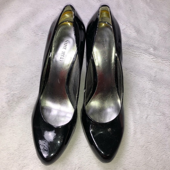 Nine West Black Patent Leather Round Toe Pump - Picture 7 of 9